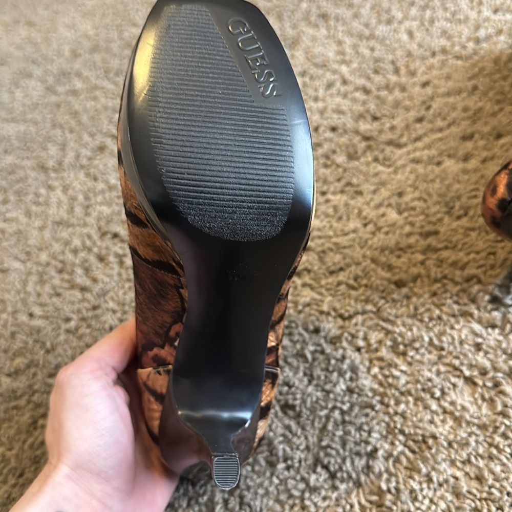 Guess Heels - Picture 3 of 5